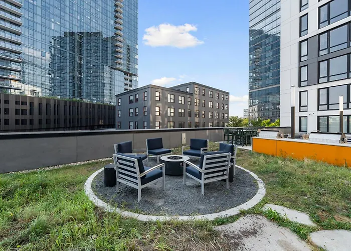 Family-sized 4br Luxury In Downtown Hotel Chicago