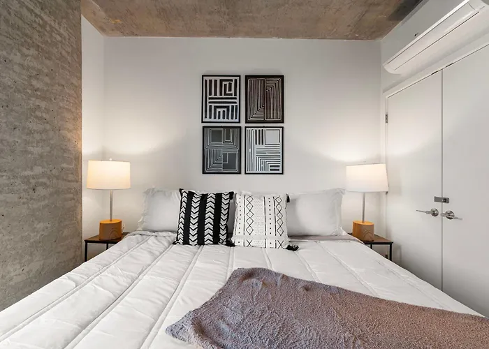 Family-sized 4br Luxury In Downtown Hotel Chicago
