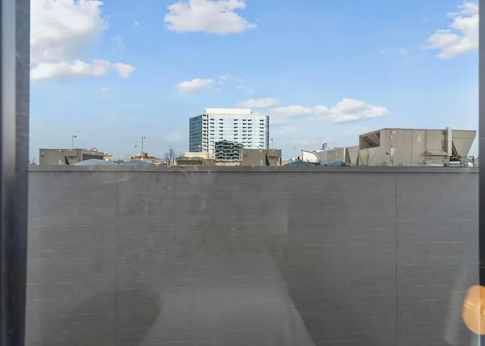 Hotel Family-sized 4br Luxury In Downtown