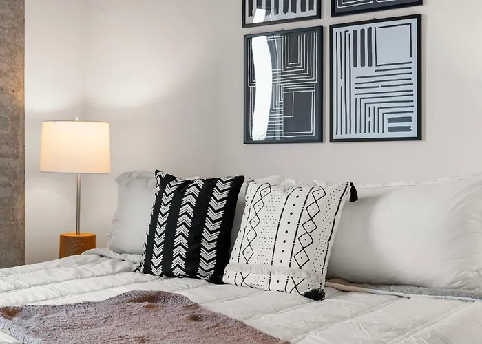 Hotel Family-sized 4br Luxury In Downtown